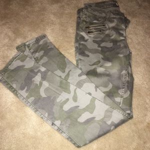 Hollister camo skinny pants